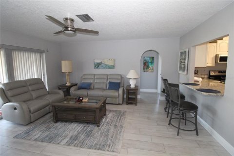Casa en alquiler en Sun City Center, Florida, 2 dormitorios, 140.84 m2 № 1901779 - foto 11