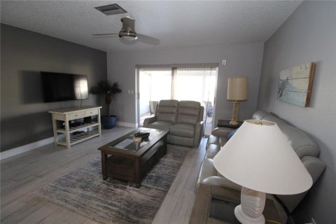 Casa en alquiler en Sun City Center, Florida, 2 dormitorios, 140.84 m2 № 1901779 - foto 10
