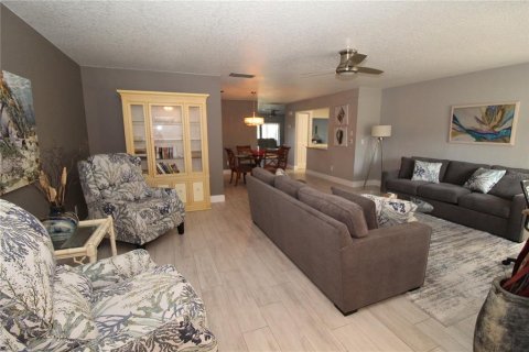 Casa en alquiler en Sun City Center, Florida, 2 dormitorios, 140.84 m2 № 1901779 - foto 4