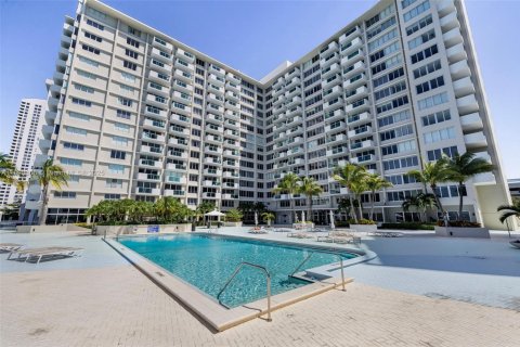 Copropriété à vendre à Miami Beach, Floride: 1 chambre, 77.76 m2 № 1943450 - photo 25