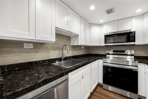 Copropriété à vendre à Miami Beach, Floride: 1 chambre, 77.76 m2 № 1943450 - photo 4