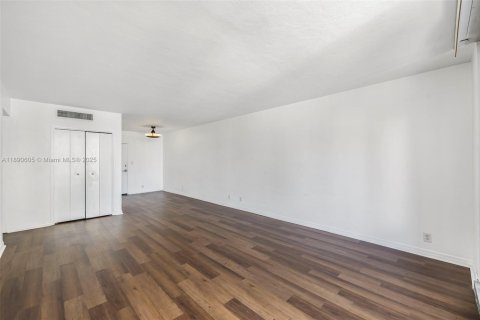 Copropriété à vendre à Miami Beach, Floride: 1 chambre, 77.76 m2 № 1943450 - photo 14