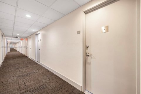Copropriété à vendre à Miami Beach, Floride: 1 chambre, 77.76 m2 № 1943450 - photo 2