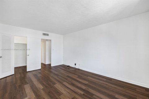 Copropriété à vendre à Miami Beach, Floride: 1 chambre, 77.76 m2 № 1943450 - photo 17