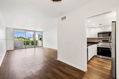 Copropriété à vendre à Miami Beach, Floride: 1 chambre, 77.76 m2 № 1943450 - photo 3