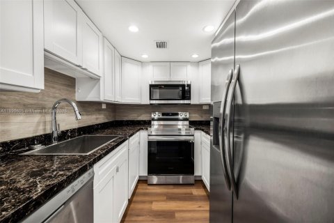 Copropriété à vendre à Miami Beach, Floride: 1 chambre, 77.76 m2 № 1943450 - photo 5