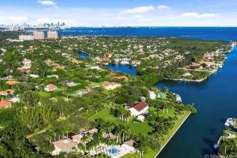 Снять в аренду кондоминиум в Майами, Флорида 3 спальни, 476.4м2, № 2079061 - фото 2