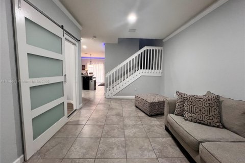 Touwnhouse à louer à Homestead, Floride: 3 chambres, 152.55 m2 № 2169595 - photo 3