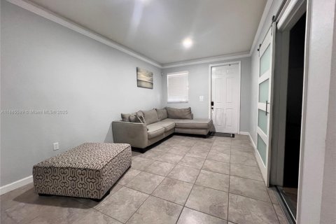 Touwnhouse à louer à Homestead, Floride: 3 chambres, 152.55 m2 № 2169595 - photo 4