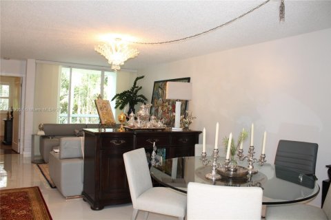 Condo in Doral, Florida, 1 bedroom  № 1896225 - photo 15