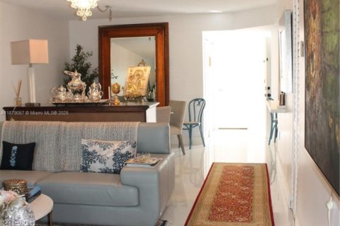 Condo in Doral, Florida, 1 bedroom  № 1896225 - photo 19