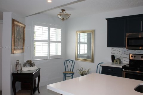 Condo in Doral, Florida, 1 bedroom  № 1896225 - photo 7