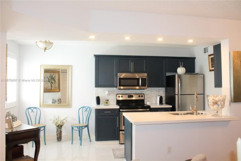 Condo in Doral, Florida, 1 bedroom  № 1896225 - photo 3