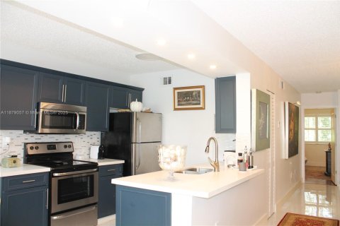 Condo in Doral, Florida, 1 bedroom  № 1896225 - photo 4