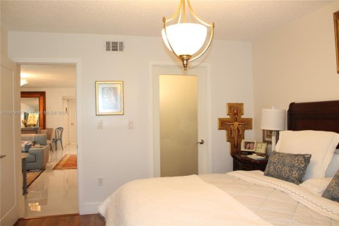 Condo in Doral, Florida, 1 bedroom  № 1896225 - photo 30