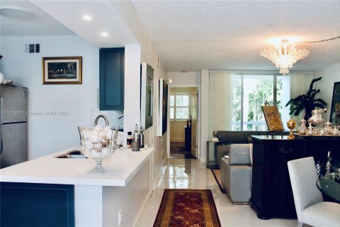 Condo in Doral, Florida, 1 bedroom  № 1896225 - photo 1