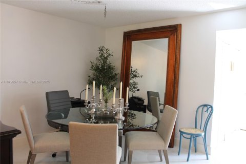 Condo in Doral, Florida, 1 bedroom  № 1896225 - photo 17