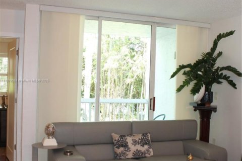 Condo in Doral, Florida, 1 bedroom  № 1896225 - photo 23