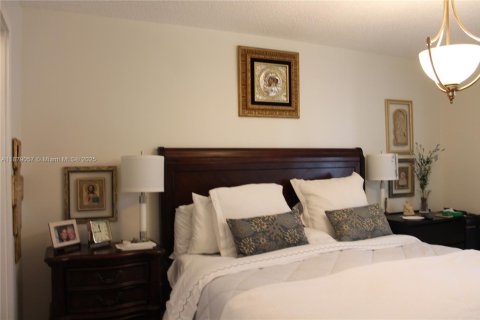 Condo in Doral, Florida, 1 bedroom  № 1896225 - photo 28