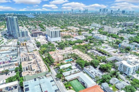 Condo in Hollywood, Florida, 2 bedrooms  № 2044734 - photo 21