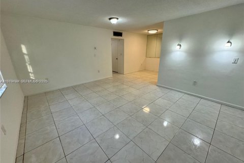 Condo in Hollywood, Florida, 2 bedrooms  № 2044734 - photo 8