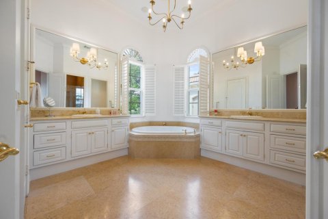 House in Jupiter, Florida 4 bedrooms, 462.47 sq.m. № 2081968 - photo 18
