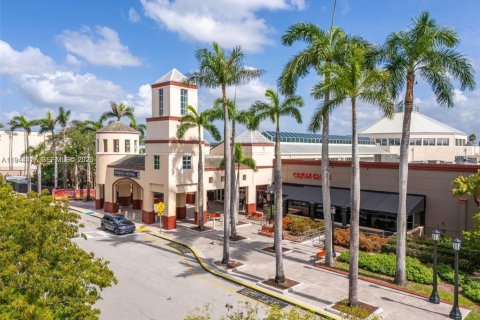 Propiedad comercial en venta en Pembroke Pines, Florida № 2001609 - foto 2
