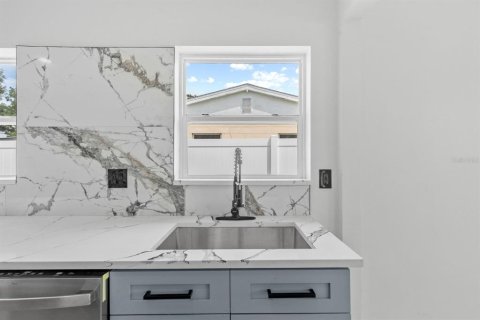 Купить виллу или дом в Сент-Питерсберг, Флорида 6 комнат, 117.89м2, № 1898892 - фото 7