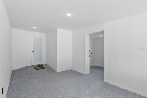 Купить виллу или дом в Сент-Питерсберг, Флорида 6 комнат, 117.89м2, № 1898892 - фото 24