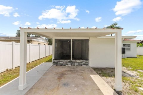 Купить виллу или дом в Сент-Питерсберг, Флорида 6 комнат, 117.89м2, № 1898892 - фото 27