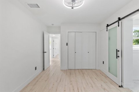 Купить виллу или дом в Сент-Питерсберг, Флорида 6 комнат, 117.89м2, № 1898892 - фото 12