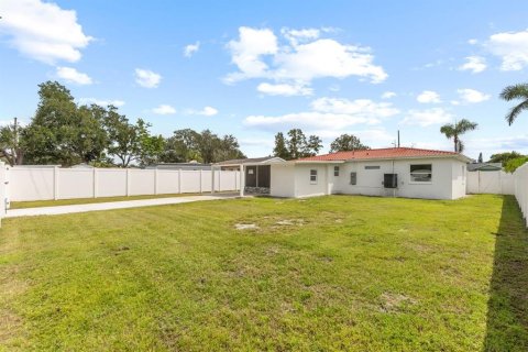 Купить виллу или дом в Сент-Питерсберг, Флорида 6 комнат, 117.89м2, № 1898892 - фото 26