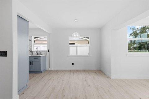 Купить виллу или дом в Сент-Питерсберг, Флорида 6 комнат, 117.89м2, № 1898892 - фото 6