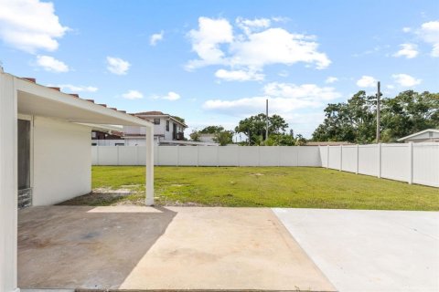 Купить виллу или дом в Сент-Питерсберг, Флорида 6 комнат, 117.89м2, № 1898892 - фото 28