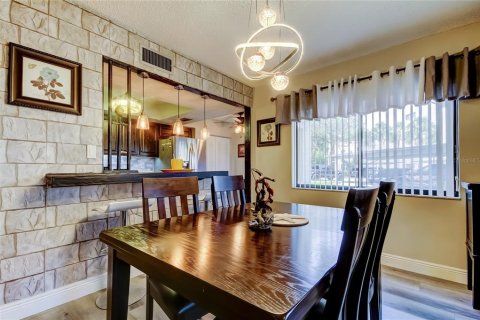 Condo in Largo, Florida, 2 bedrooms  № 1747672 - photo 10