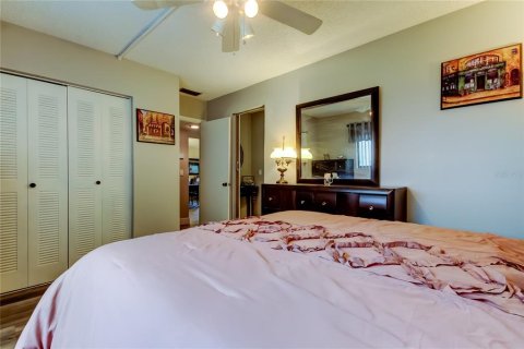 Condo in Largo, Florida, 2 bedrooms  № 1747672 - photo 27