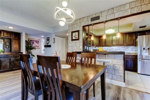 Condo in Largo, Florida, 2 bedrooms  № 1747672 - photo 11
