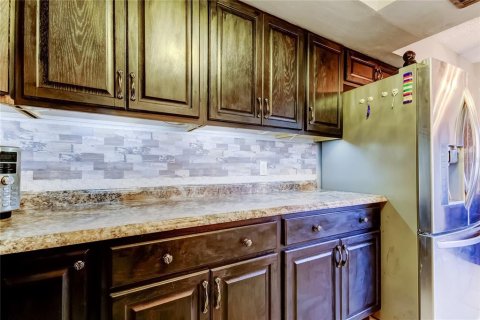 Condo in Largo, Florida, 2 bedrooms  № 1747672 - photo 19