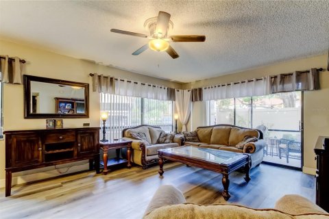 Condo in Largo, Florida, 2 bedrooms  № 1747672 - photo 22
