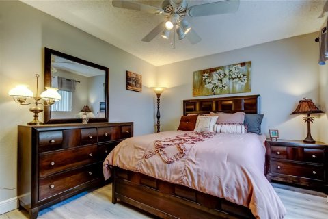 Condo in Largo, Florida, 2 bedrooms  № 1747672 - photo 26