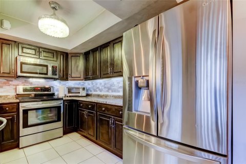 Condo in Largo, Florida, 2 bedrooms  № 1747672 - photo 16