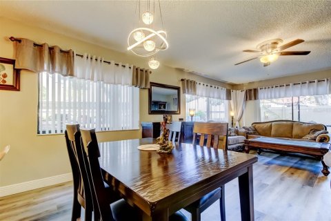 Condo in Largo, Florida, 2 bedrooms  № 1747672 - photo 9