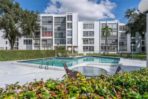 Copropriété à vendre à Plantation, Floride: 2 chambres, 125.42 m2 № 1966633 - photo 1