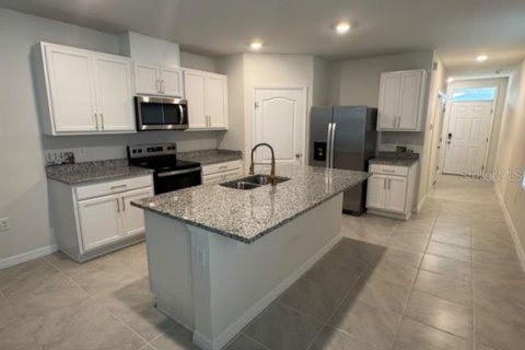 Villa ou maison à louer à Poinciana, Floride: 4 chambres, 150.32 m2 № 2405786 - photo 10