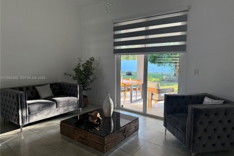 Купить виллу или дом в Хомстед, Флорида 4 спальни, 216.09м2, № 2049826 - фото 4