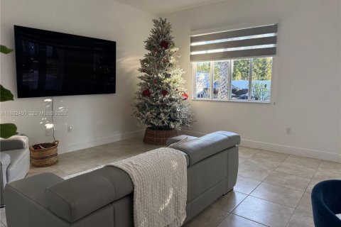 Купить виллу или дом в Хомстед, Флорида 4 спальни, 216.09м2, № 2049826 - фото 6