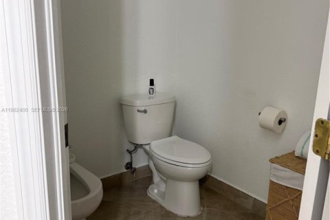 Купить виллу или дом в Хомстед, Флорида 4 спальни, 216.09м2, № 2049826 - фото 10