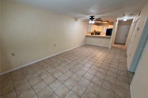 Condo in Gainesville, Florida, 2 bedrooms № 2221819 - photo 8