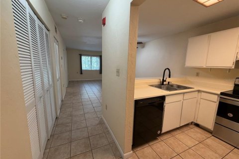 Condo in Gainesville, Florida, 2 bedrooms № 2221819 - photo 2