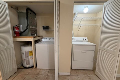 Condo in Gainesville, Florida, 2 bedrooms № 2221819 - photo 6